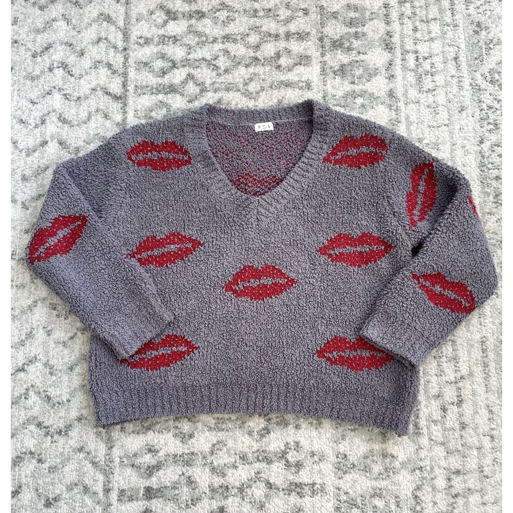POL Clothing Fuzzy Kisses Lips Knit Cropped Sweater Gray Red V-Neck Small BST561